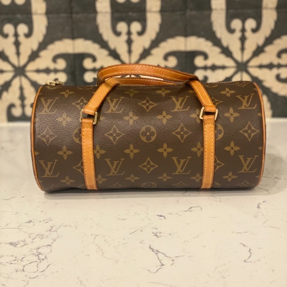 Authentic Louis Vuitton Papillon - Picture 3 of 5